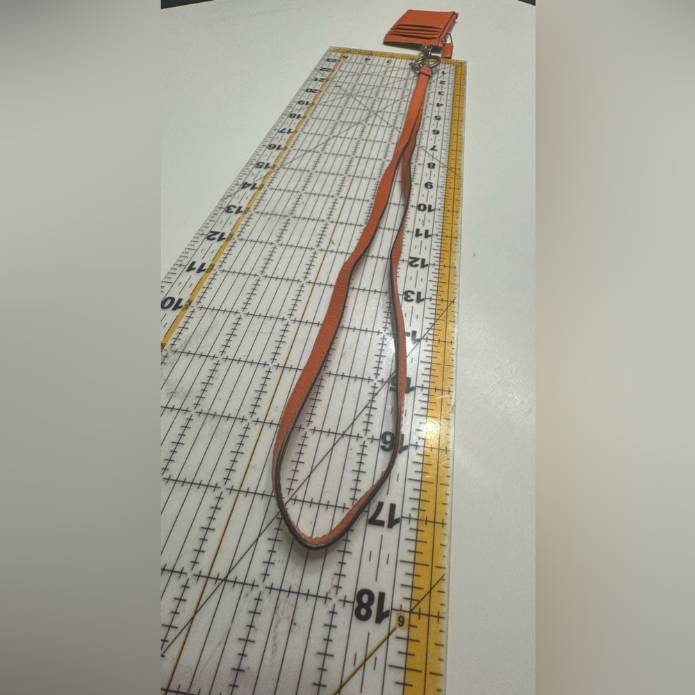 Gucci Leather Lanyard with card slots - Picture 7 of 10